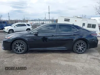 2023 Toyota Camry SE z VIN 4T1G11BK4PU096200, wystawiony jako IAAI lot #41888416 z przebiegiem 25 072 mil mil oraz . Historia ofert i sprzedaży dostępna na DreamBid. Obrazek 13.