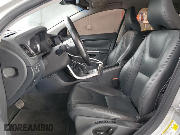 2015 Volvo S60 T5 Drive-E Premier с VIN YV140MFB7F1314727, выставлен на аукционе Copart как лот 84855544 с пробегом 128 854 миль миль и Списание • Salvage title. История ставок и продаж доступна на DreamBid. Изображение 7.