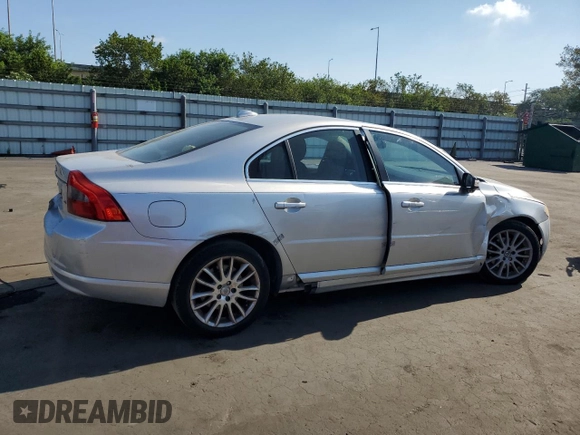 2008 Volvo S80 3.2L z VIN YV1AS982581076001, wystawiony jako Copart lot #58057545 z przebiegiem 187 058 mil mil oraz Szkoda całkowita • Salvage title. Historia ofert i sprzedaży dostępna na DreamBid. Obrazek 3.