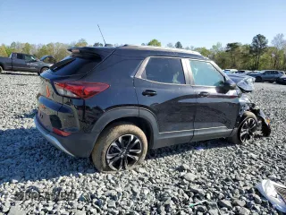 2021 Chevrolet TrailBlazer LT with VIN KL79MPSL2MB143132, listed as a Copart auction lot 52251455 with 47,480 mi miles and Salvage Title. Bid and sale history available at carsss.com. Image 3.