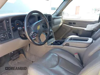 2004 Chevrolet Tahoe LS with VIN 1GNEK13Z74J182853, listed as a IAAI auction lot 41919117 with 141,188 mi miles. Bid and sale history available at carsss.com. Image 5.
