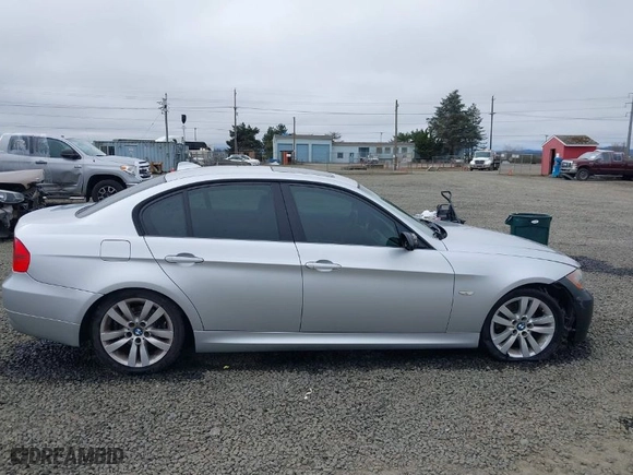 2006 BMW 3 Series 325i with VIN WBAVB17556NK32805, listed as a IAAI auction lot 41745964 with 138,198 mi miles. Bid and sale history available at carsss.com. Image 13.