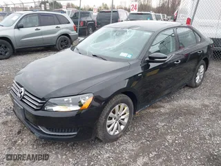 2014 Volkswagen Passat Wolfsburg Ed with VIN 1VWAT7A31EC098634, listed as a IAAI auction lot 41924146 with 80,872 mi miles. Bid and sale history available at carsss.com. Image 17.