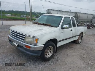 1997 Toyota T100 DX z VIN JT4TN12D9V0033820, wystawiony jako IAAI lot #42251339 z przebiegiem 159 449 mil mil oraz . Historia ofert i sprzedaży dostępna na DreamBid. Obrazek 2.