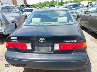 2000 Toyota Camry CE z VIN 4T1BG22K1YU663544, wystawiony jako IAAI lot #42252413 z przebiegiem 338 875 mil mil oraz . Historia ofert i sprzedaży dostępna na DreamBid. Obrazek 17.