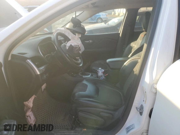 2015 Jeep Cherokee Trailhawk z VIN 1C4PJMBSXFW642149, wystawiony jako Copart lot #46656565 z przebiegiem 100 496 mil mil oraz Szkoda całkowita • Salvage title. Historia ofert i sprzedaży dostępna na DreamBid. Obrazek 7.