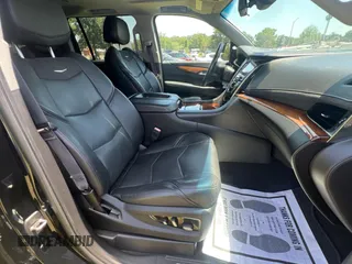 2017 Cadillac Escalade ESV Premium Luxury z VIN 1GYS4JKJ2HR322133, wystawiony jako Copart lot #57619015 z przebiegiem 120 610 mil mil oraz Szkody całkowita. Historia ofert i sprzedaży dostępna na DreamBid. Obrazek 5.