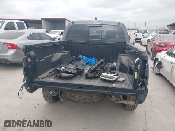 2023 Toyota Tacoma SR5 z VIN 3TMAZ5CN8PM201702, wystawiony jako IAAI lot #42060855 z przebiegiem 17 705 mil mil oraz . Historia ofert i sprzedaży dostępna na DreamBid. Obrazek 17.