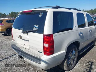 2010 Chevrolet Tahoe LTZ z VIN 1GNUCCE01AR184758, wystawiony jako IAAI lot #41577674 z przebiegiem 245 352 mil mil oraz . Historia ofert i sprzedaży dostępna na DreamBid. Obrazek 16.