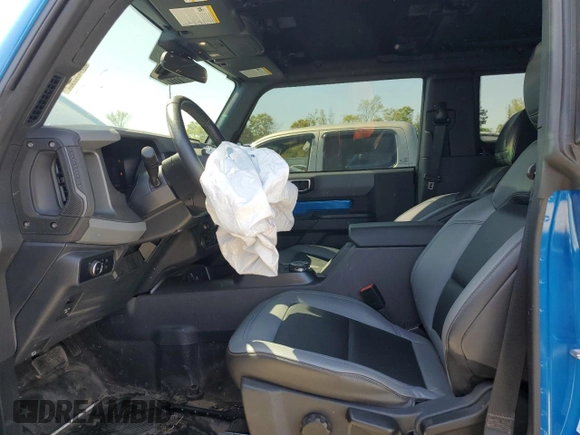 2024 Ford Bronco Big Bend z VIN 1FMDE7AH9RLA94869, wystawiony jako Copart lot #51317025 z przebiegiem 6 884 mil mil oraz Szkoda całkowita • Salvage title. Historia ofert i sprzedaży dostępna na DreamBid. Obrazek 7.