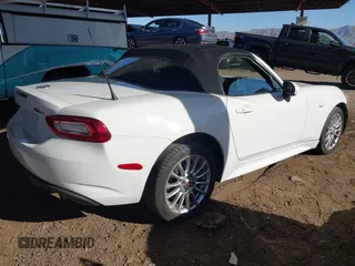 2018 FIAT 124 Spider Abarth z VIN JC1NFAEK9J0137571, wystawiony jako IAAI lot #42333604 z przebiegiem 31 532 mil mil oraz . Historia ofert i sprzedaży dostępna na DreamBid. Obrazek 4.