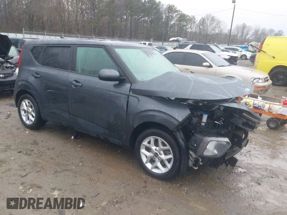 2020 Kia Soul S with VIN KNDJ23AU2L7001180, listed as a IAAI auction lot 41563960 with 72,256 mi miles. Bid and sale history available at carsss.com. Image 1.
