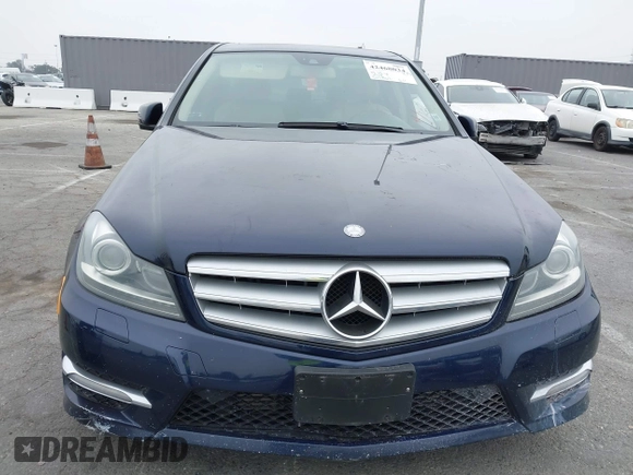 2013 Mercedes-Benz C 250 Sport z VIN WDDGF4HB6DR255558, wystawiony jako IAAI lot #42468034 z przebiegiem 201 462 mil mil oraz . Historia ofert i sprzedaży dostępna na DreamBid. Obrazek 6.