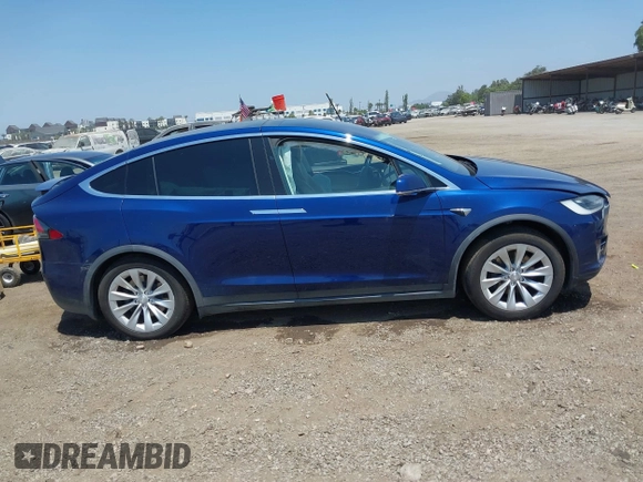 2017 Tesla Model X 90D z VIN 5YJXCBE24HF044656, wystawiony jako IAAI lot #40054420 z przebiegiem 137 621 mil mil oraz . Historia ofert i sprzedaży dostępna na DreamBid. Obrazek 14.