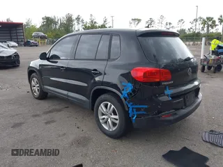 2013 Volkswagen Tiguan SE z VIN WVGAV3AX4DW607441, wystawiony jako IAAI lot #42173141 z przebiegiem 113 186 mil mil oraz . Historia ofert i sprzedaży dostępna na DreamBid. Obrazek 3.