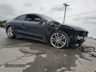 2014 Audi RS 5 z VIN WUAC6AFR4EA900833, wystawiony jako Copart lot #55972465 z przebiegiem Nie podano mil oraz Szkody całkowita. Historia ofert i sprzedaży dostępna na DreamBid. Obrazek 4.