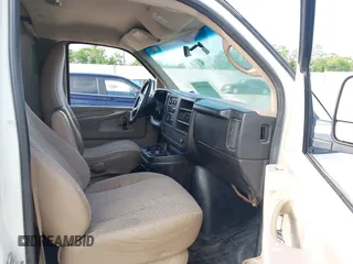 2012 Chevrolet Express Cargo z VIN 1GCSGAFX3C1119397, wystawiony jako IAAI lot #42092709 z przebiegiem 190 851 mil mil oraz . Historia ofert i sprzedaży dostępna na DreamBid. Obrazek 5.
