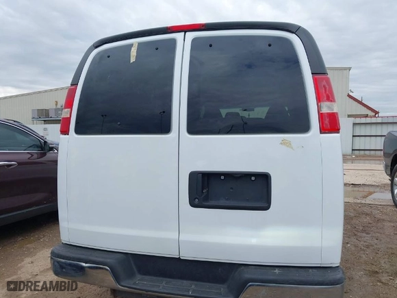 2014 Chevrolet Express Passenger LT with VIN 1GAZG1FG6E1119310, listed as a IAAI auction lot 41913430 with 130,442 mi miles. Bid and sale history available at carsss.com. Image 16.