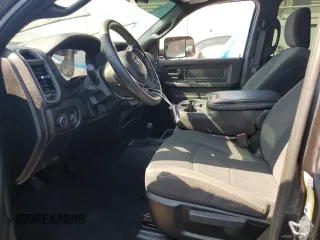 2021 Ram 2500 Tradesman z VIN 3C6UR5CLXMG632538, wystawiony jako Copart lot #86882244 z przebiegiem Nie podano mil oraz Szkoda całkowita • Salvage title. Historia ofert i sprzedaży dostępna na DreamBid. Obrazek 7.