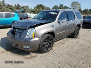 2014 Cadillac Escalade Premium z VIN 1GYS4CEF7ER245497, wystawiony jako Copart lot #75220494 z przebiegiem 111 046 mil mil oraz Szkoda całkowita • Salvage title. Historia ofert i sprzedaży dostępna na DreamBid. Obrazek 1.