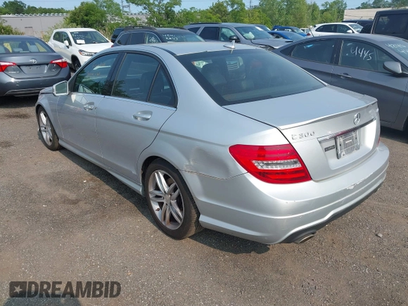 2013 Mercedes-Benz C 300 Sport с VIN WDDGF8AB5DR283434, выставлен на аукционе IAAI как лот 42375781 с пробегом 87 364 миль миль и . История ставок и продаж доступна на DreamBid. Изображение 3.