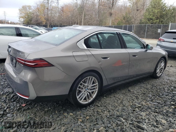 2024 BMW 5 Series 530i xDrive with VIN WBA53FJ03RCR50103, listed as a Copart auction lot 82044264 with 15,686 mi miles and Clean Title. Bid and sale history available at carsss.com. Image 3.