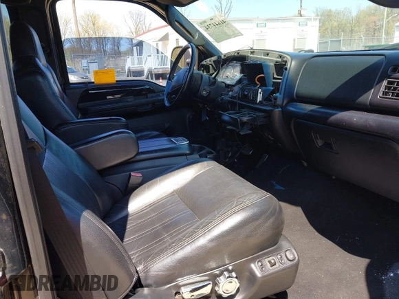 2004 Ford F-250 XL z VIN 1FTNW21S94ED04226, wystawiony jako IAAI lot #41844734 z przebiegiem 113 787 mil mil oraz . Historia ofert i sprzedaży dostępna na DreamBid. Obrazek 5.