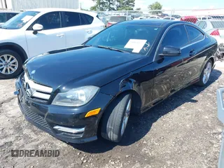 2013 Mercedes-Benz C 250 z VIN WDDGJ4HB7DG012481, wystawiony jako IAAI lot #39663837 z przebiegiem 145 884 mil mil oraz . Historia ofert i sprzedaży dostępna na DreamBid. Obrazek 2.