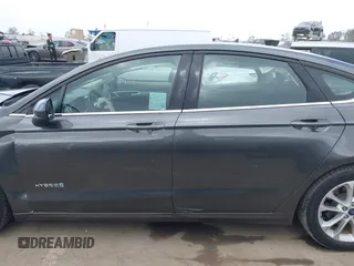 2019 Ford Fusion SE with VIN 3FA6P0LUXKR174476, listed as a IAAI auction lot 42110902 with 33,260 mi miles and . Bid and sale history available at DreamBid. Image 14.