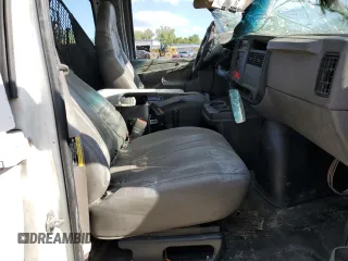 2005 Chevrolet Express Cargo z VIN 1GCHG35U151141642, wystawiony jako Copart lot #69855924 z przebiegiem 159 663 mil mil oraz Szkoda całkowita • Salvage title. Historia ofert i sprzedaży dostępna na DreamBid. Obrazek 5.