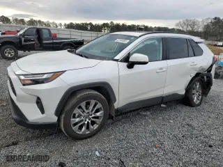 2024 Toyota RAV4 XLE Premium with VIN 2T3A1RFV1RW424658, listed as a Copart auction lot 43164885 with 17,701 mi miles and Salvage Title. Bid and sale history available at carsss.com. Image 1.