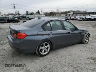 2013 BMW 3 Series 328i z VIN WBA3C1C51DK103209, wystawiony jako Copart lot #51299565 z przebiegiem 107 528 mil mil oraz Szkody całkowita. Historia ofert i sprzedaży dostępna na DreamBid. Obrazek 3.