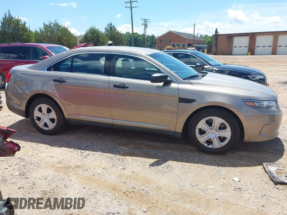 2016 Ford Police Interceptor z VIN 1FAHP2MKXGG116013, wystawiony jako IAAI lot #42237717 z przebiegiem 104 137 mil mil oraz . Historia ofert i sprzedaży dostępna na DreamBid. Obrazek 13.