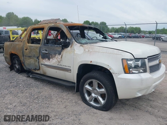 2013 Chevrolet Avalanche LTZ z VIN 3GNTKGE74DG155276, wystawiony jako IAAI lot #42346808 z przebiegiem Nie podano mil oraz . Historia ofert i sprzedaży dostępna na DreamBid. Obrazek 1.