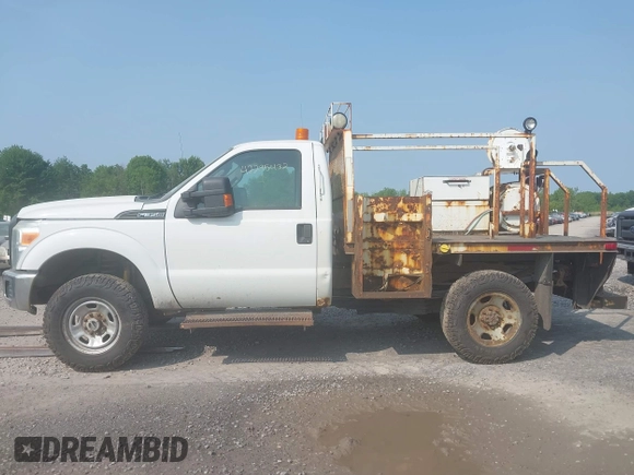 2011 Ford F-350 z VIN 1FDBF3B68BEB59067, wystawiony jako IAAI lot #42295432 z przebiegiem 175 749 mil mil oraz . Historia ofert i sprzedaży dostępna na DreamBid. Obrazek 15.
