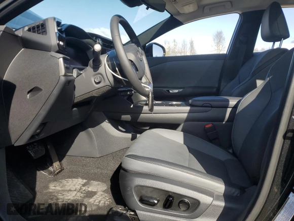 2024 Lexus RZ 450e Premium z VIN JTJAAAAB7RA025151, wystawiony jako Copart lot #51349665 z przebiegiem 6607 mil mil oraz Szkody całkowita. Historia ofert i sprzedaży dostępna na DreamBid. Obrazek 7.