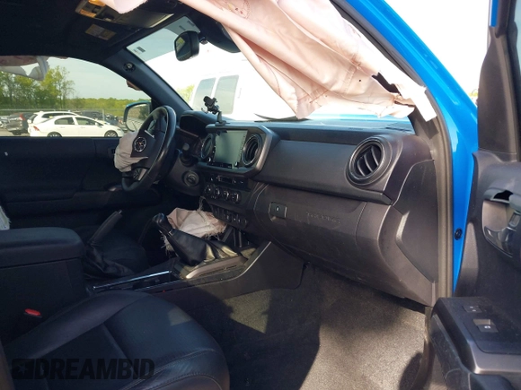 2021 Toyota Tacoma SR z VIN 3TYCZ5AN7MT008274, wystawiony jako IAAI lot #42091508 z przebiegiem 59 371 mil mil oraz . Historia ofert i sprzedaży dostępna na DreamBid. Obrazek 5.