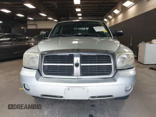 2005 Dodge Dakota SLT with VIN 1D7HW48N15S164352, listed as a IAAI auction lot 42190403 with 150,794 mi miles and . Bid and sale history available at carsss.com. Image 12.