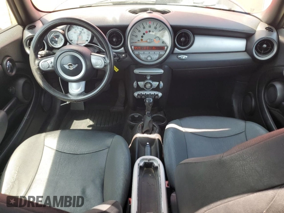 2010 MINI Convertible с VIN WMWMR3C59ATU97966, выставлен на аукционе Copart как лот 59870035 с пробегом 124 132 миль миль и Списание • Salvage title. История ставок и продаж доступна на DreamBid. Изображение 8.