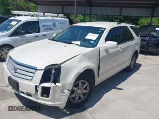 2007 Cadillac SRX with VIN 1GYEE637270127372, listed as a IAAI auction lot 42097903 with 189,893 mi miles. Bid and sale history available at carsss.com. Image 2.