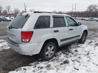 2006 Jeep Grand Cherokee Laredo with VIN 1J4GR48K86C315017, listed as a IAAI auction lot 41573109 with 224,127 mi miles. Bid and sale history available at carsss.com. Image 4.