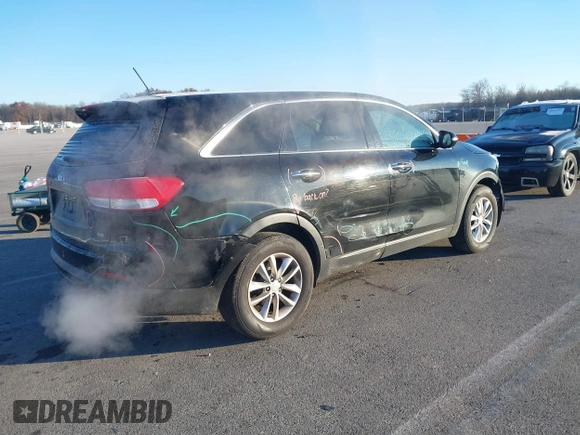 2018 Kia Sorento LX with VIN 5XYPG4A34JG431818, listed as a IAAI auction lot 40997995 with 141,886 mi miles. Bid and sale history available at carsss.com. Image 4.