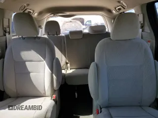 2020 Toyota Sienna LE z VIN 5TDJZ3DC3LS240743, wystawiony jako Copart lot #52117865 z przebiegiem 93 047 mil mil oraz Szkoda całkowita • Salvage title. Historia ofert i sprzedaży dostępna na DreamBid. Obrazek 10.