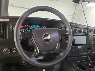 2014 Chevrolet Express Cargo z VIN 1GCSGAFXXE1162573, wystawiony jako IAAI lot #42547277 z przebiegiem 230 224 mil mil oraz . Historia ofert i sprzedaży dostępna na DreamBid. Obrazek 31.