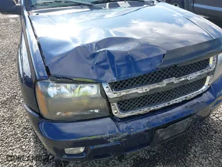 2007 Chevrolet TrailBlazer LS with VIN 1GNDT13S872150472, listed as a IAAI auction lot 41741764 with 215,974 mi miles. Bid and sale history available at carsss.com. Image 6.