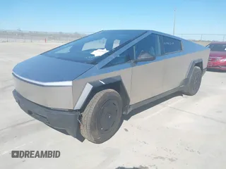2024 Tesla Cybertruck с VIN 7G2CEHED8RA029960, выставлен на аукционе IAAI как лот 41829549 с пробегом 5 161 миль миль и . История ставок и продаж доступна на DreamBid. Изображение 19.