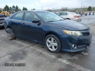 2014 Toyota Camry L with VIN 4T1BF1FKXEU385715, listed as a IAAI auction lot 41924726 with 187,486 mi miles. Bid and sale history available at carsss.com. Image 1.
