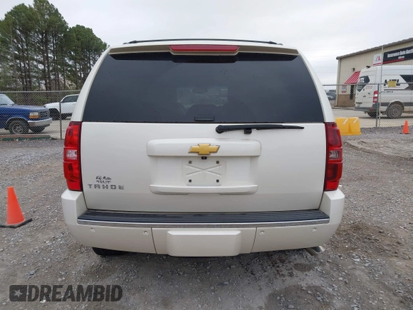2014 Chevrolet Tahoe LTZ z VIN 1GNSCCE05ER101331, wystawiony jako IAAI lot #41793150 z przebiegiem 177 769 mil mil oraz . Historia ofert i sprzedaży dostępna na DreamBid. Obrazek 16.