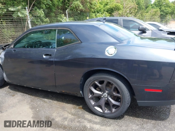 2018 Dodge Challenger SXT z VIN 2C3CDZAG1JH143140, wystawiony jako IAAI lot #42289674 z przebiegiem 79 764 mil mil oraz . Historia ofert i sprzedaży dostępna na DreamBid. Obrazek 15.