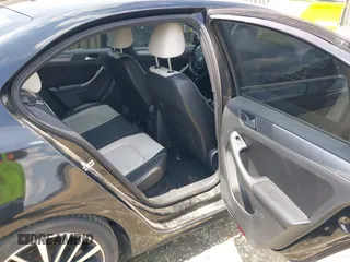 2016 Volkswagen Jetta Sport z VIN 3VWD17AJ2GM232702, wystawiony jako IAAI lot #42399962 z przebiegiem 175 038 mil mil oraz . Historia ofert i sprzedaży dostępna na DreamBid. Obrazek 8.